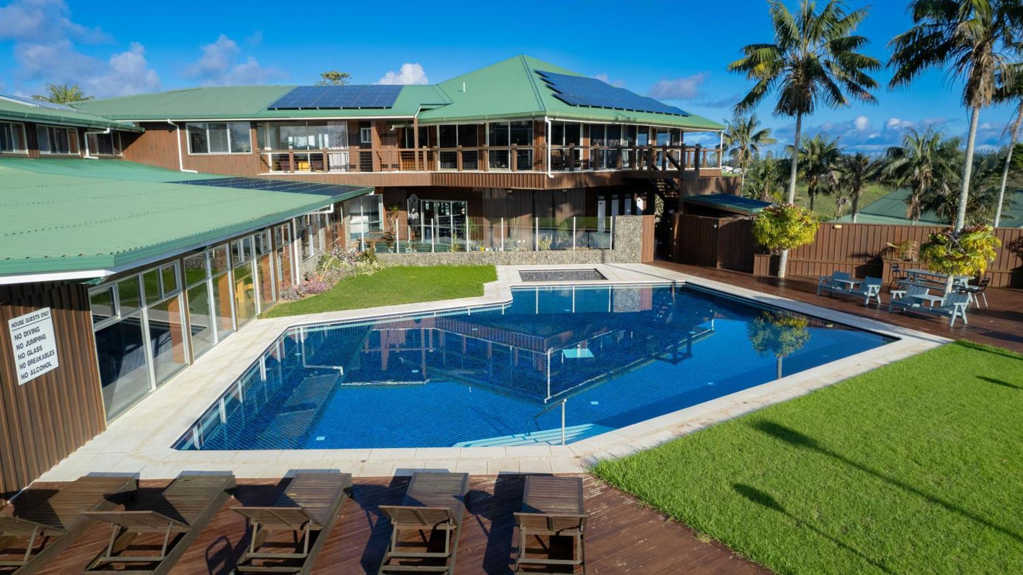 South Pacific Resort Hotel Burnt Pine Exterior photo
