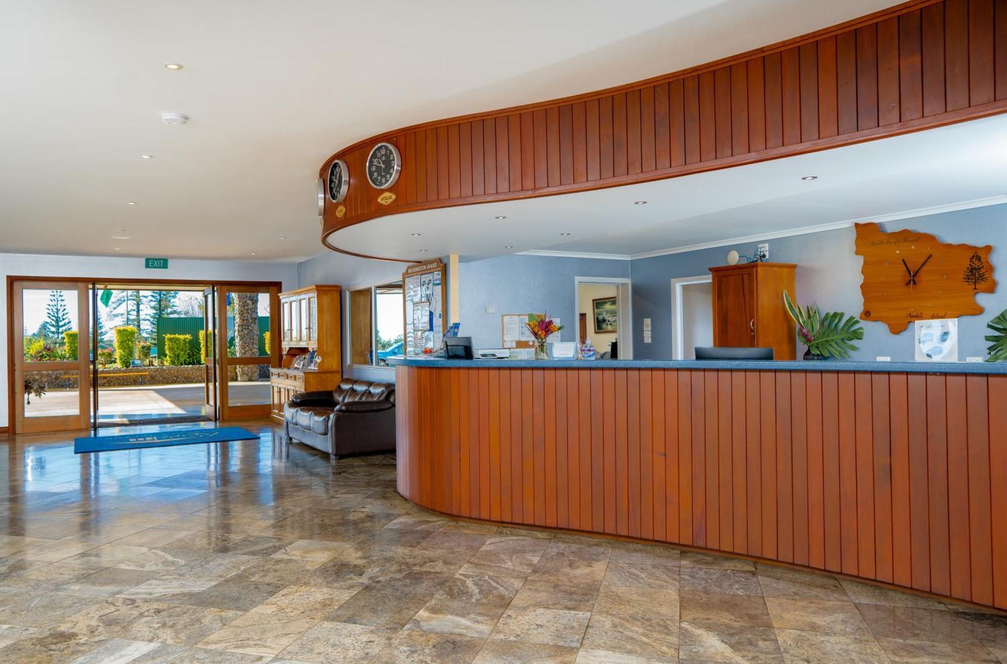 South Pacific Resort Hotel Burnt Pine Exterior photo